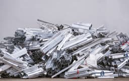 Deșeuri metalice din construcții, pregătite pentru colectare